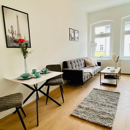 Stilvolles Apartment In Zentraler Lage - Smart-Tv, Queensize-Bett, Altbaustil, Kueche In City-Naehe Эрфурт Экстерьер фото