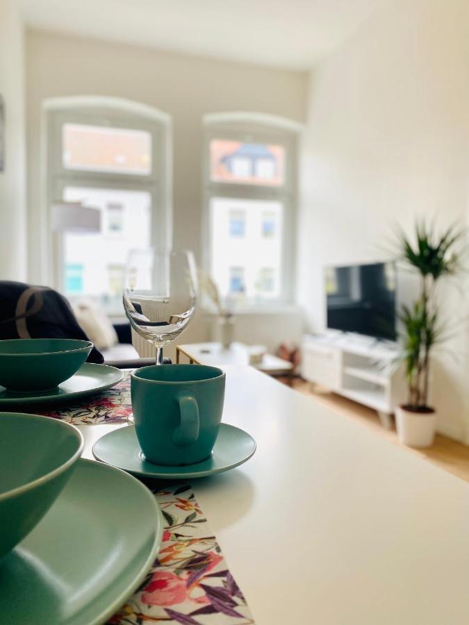 Stilvolles Apartment In Zentraler Lage - Smart-Tv, Queensize-Bett, Altbaustil, Kueche In City-Naehe Эрфурт Экстерьер фото