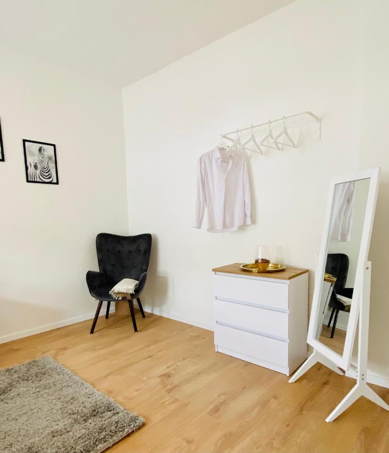 Stilvolles Apartment In Zentraler Lage - Smart-Tv, Queensize-Bett, Altbaustil, Kueche In City-Naehe Эрфурт Экстерьер фото
