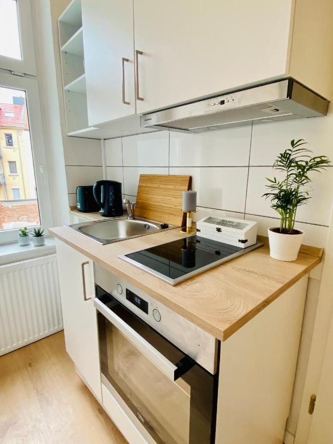 Stilvolles Apartment In Zentraler Lage - Smart-Tv, Queensize-Bett, Altbaustil, Kueche In City-Naehe Эрфурт Экстерьер фото