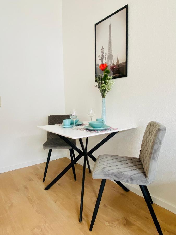 Stilvolles Apartment In Zentraler Lage - Smart-Tv, Queensize-Bett, Altbaustil, Kueche In City-Naehe Эрфурт Экстерьер фото